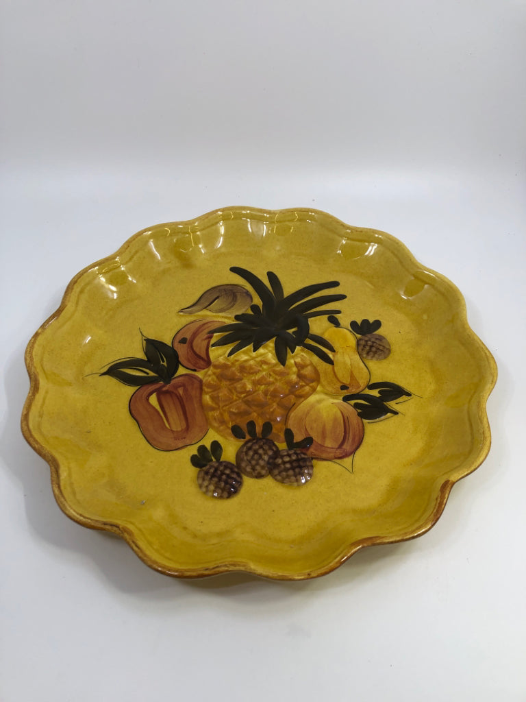 PINEAPPLE FRUIT EMBOSSED SERVING PLATE W/RUFFLE EDGE.