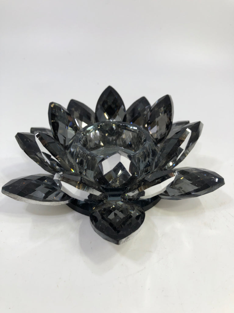 BLACK FLOWER GLASS CANDLE HOLDER.
