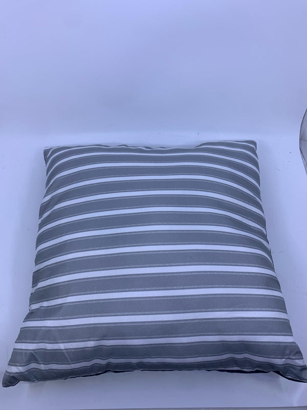 GREY AND WHITE REVERSIBLE PILLOW.