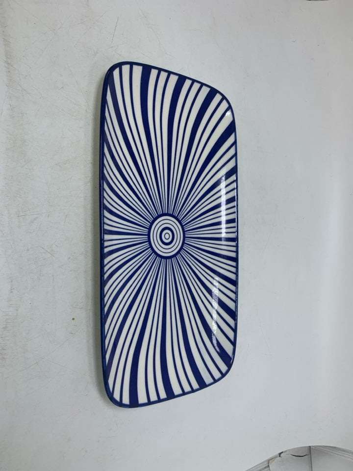 BLUE/WHITE RECTANGLE SERVER.