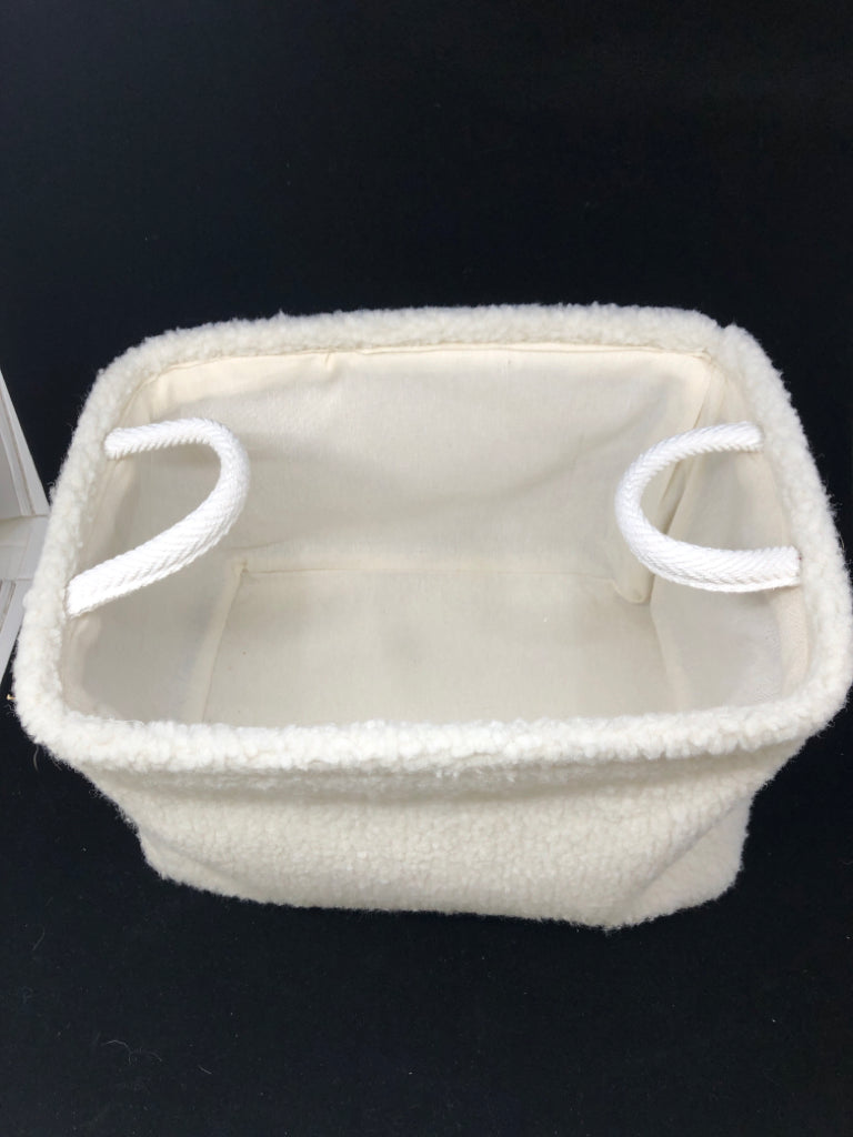 SHERPA STORAGE BIN W/HANDLES.