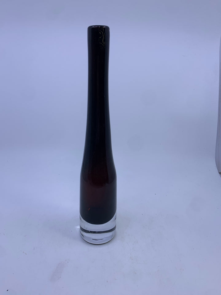 SMALL DARK BROWN SKINNY VASE.