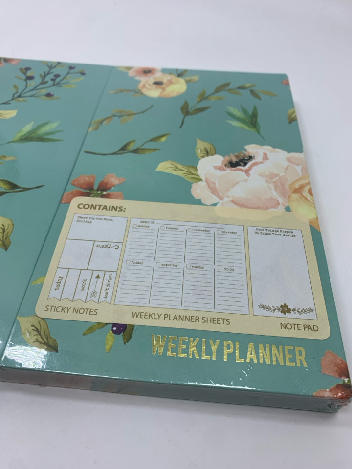 NIP FOLDING WEEKLY DESK PLANNER.