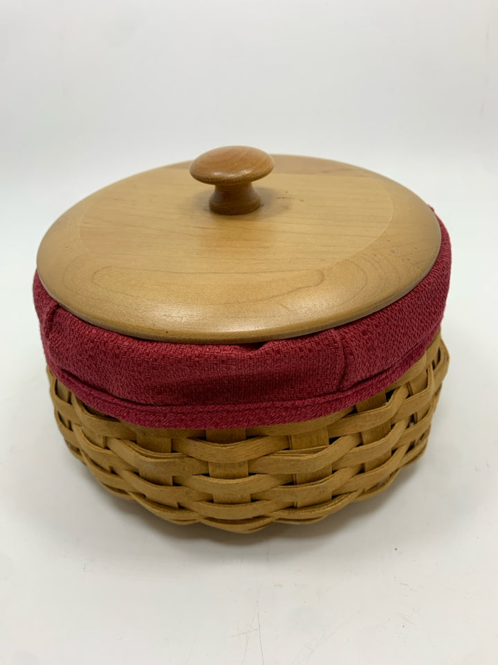 2009 ROUND BASKET W/PLASTIC INSERT, RED FABRIC LINER + WOOD LID.