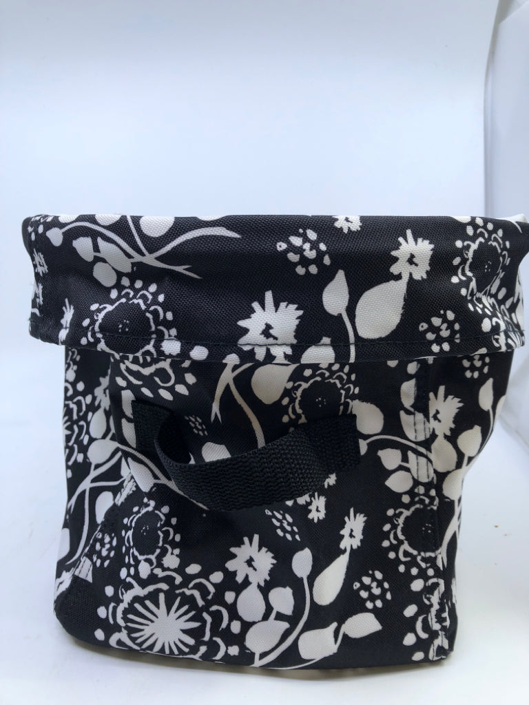 BLACK AND WHITE THIRTY-ONE ROUND FOLDABLE BASKET.