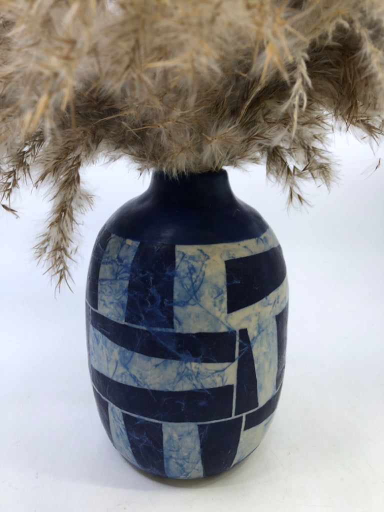 CERAMIC ABSTRACT BLUE & WHITE VASE W/FEATHERS.
