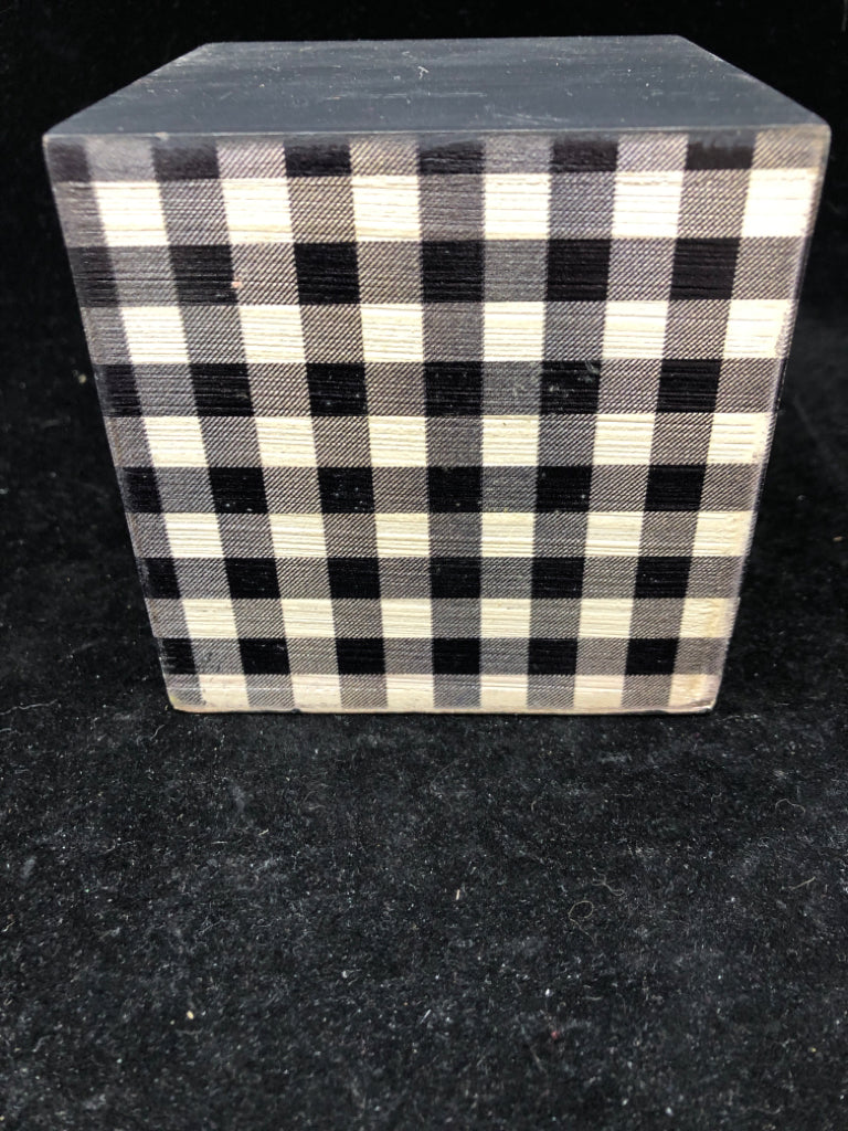 BLOCK W/ RED TRUCK BUFFALO PLAID SIDES.