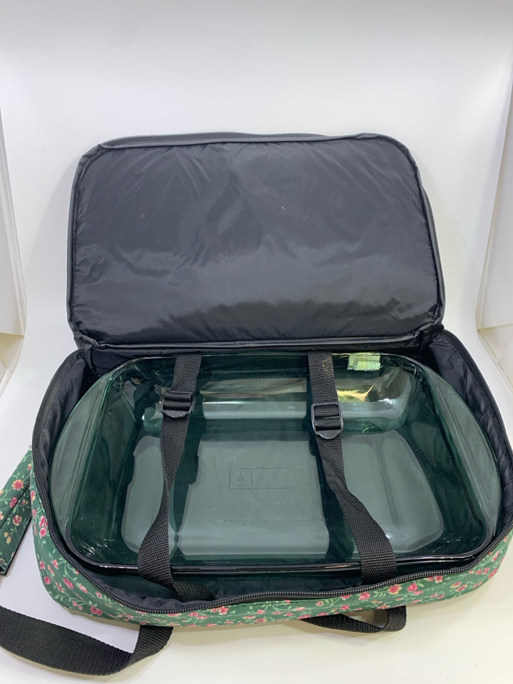 CASSEROLE DISH W/CARRY CASE.