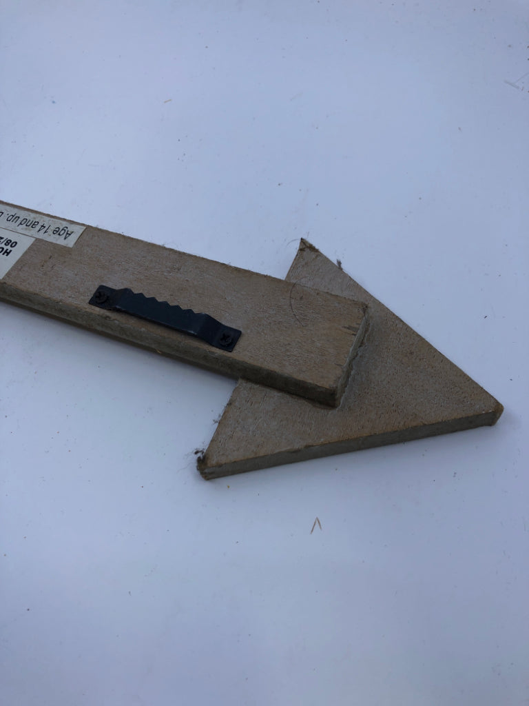 WOOD ARROW WALL DECOR.