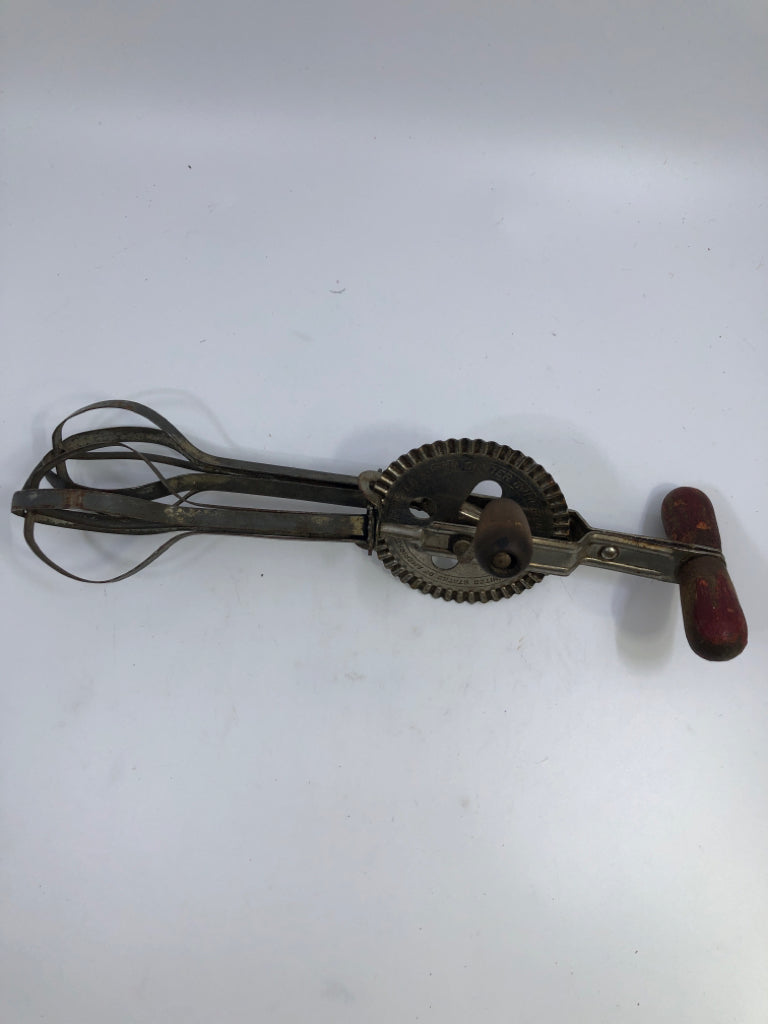 VTG MANUAL EGG BEATER W/RED WOODEN HANDLES.