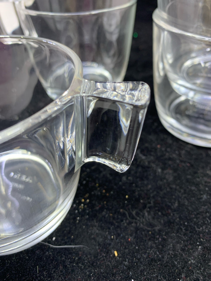 4 CLEAR GLASS MUGS.