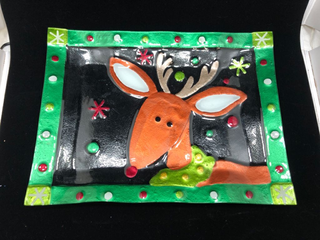 REINDEER PRESSED GLASS SERVING PLATE.