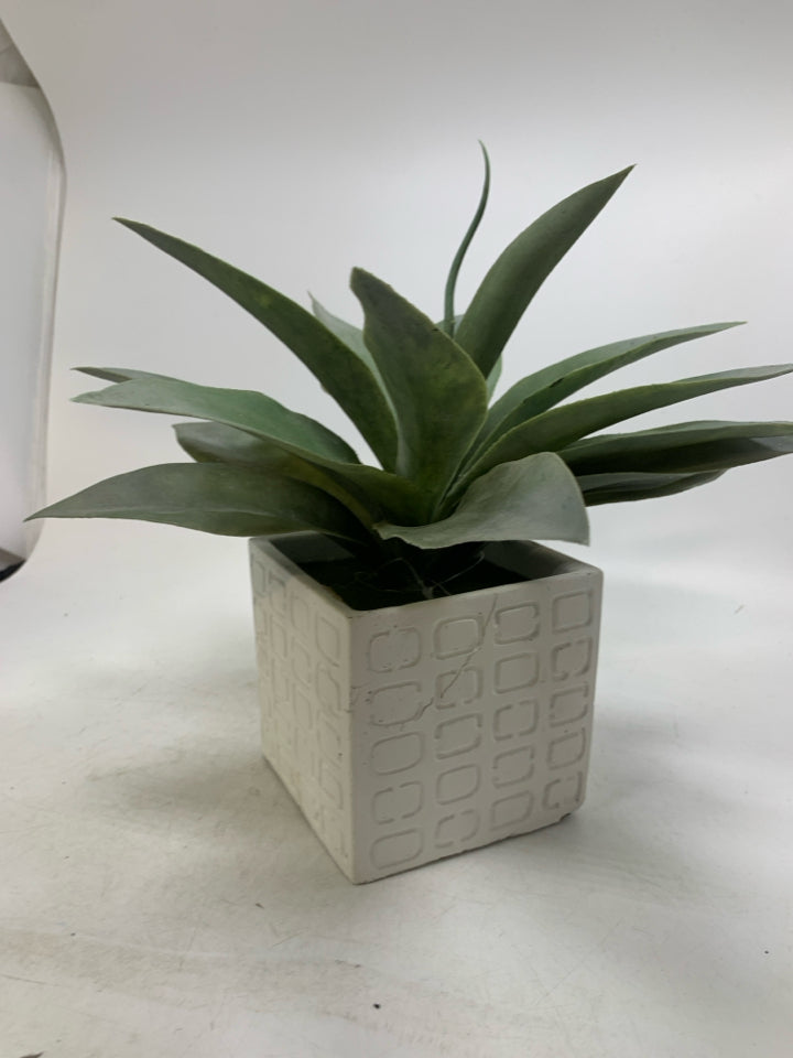 SQUARE PLANTER W/ FAUX LEAVES.