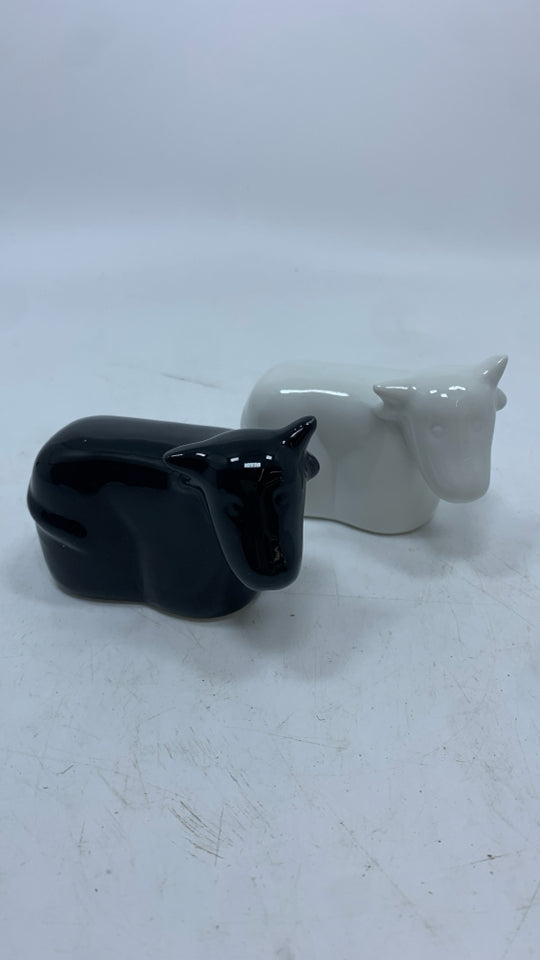 BLACK & WHITE COW S/P SHAKERS.