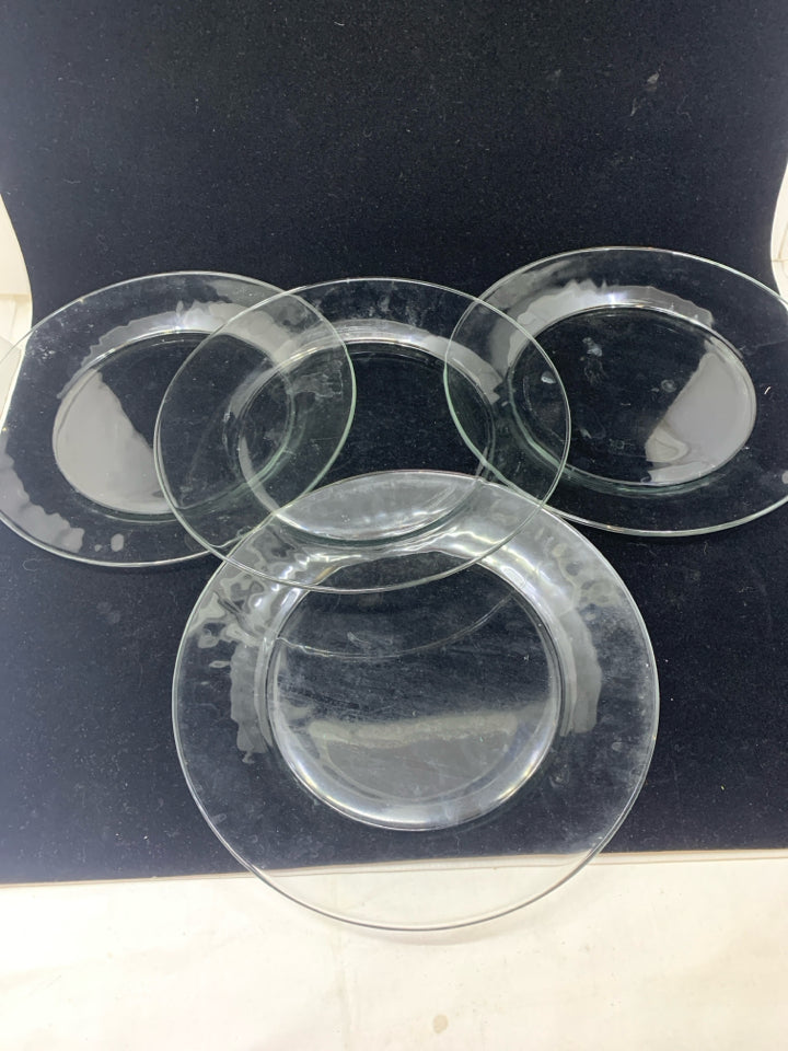 4 CLEAR GLASS DINNER PLATES.