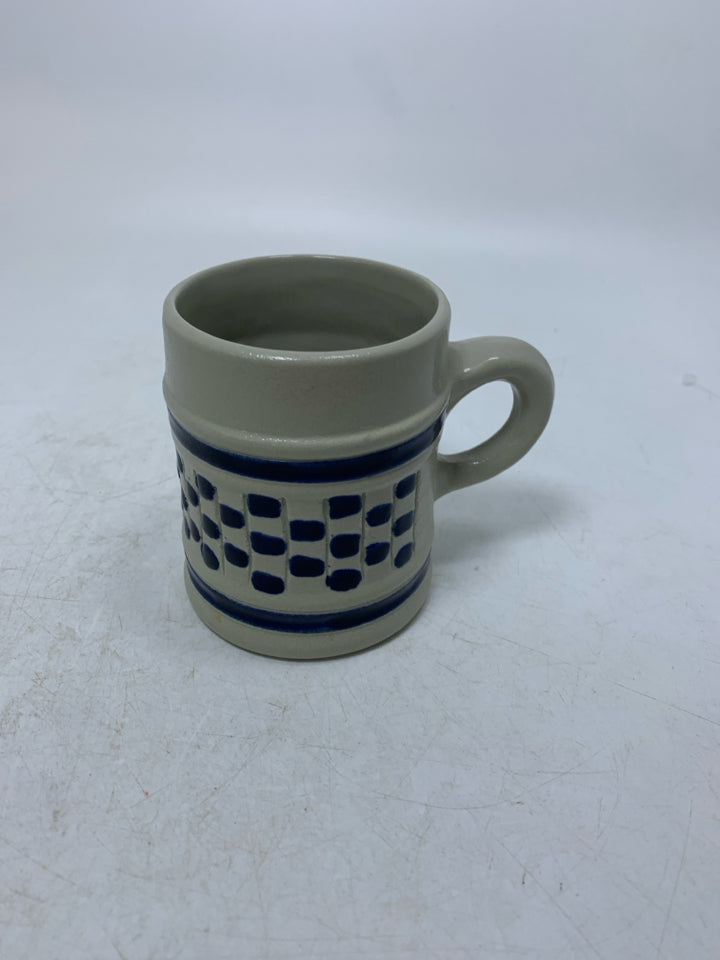 SMALL BLUE/WHITE SQUARE DESIGN MUG.