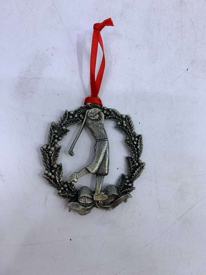 PEWTER GOLFER WREATH ORNAMENT.
