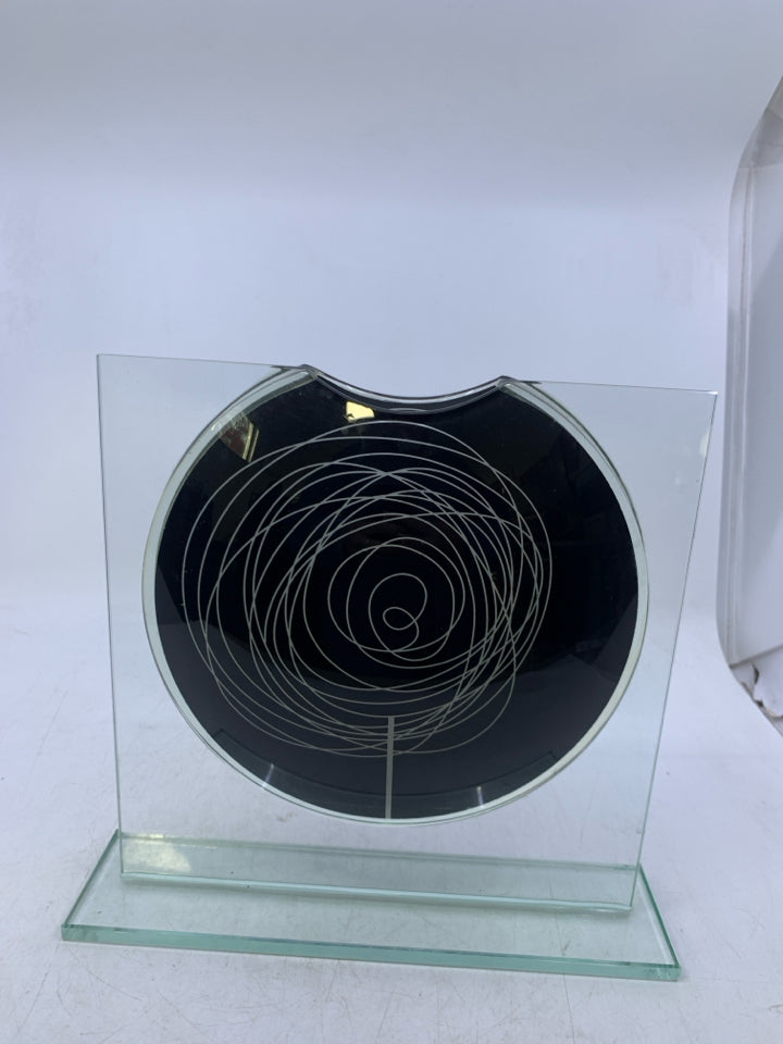 BROWN/ WHITE STANDING GLASS VASE.