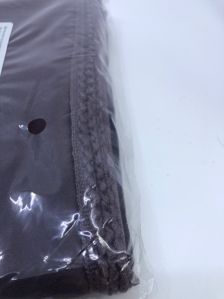 NIP PLUM VALANCE.