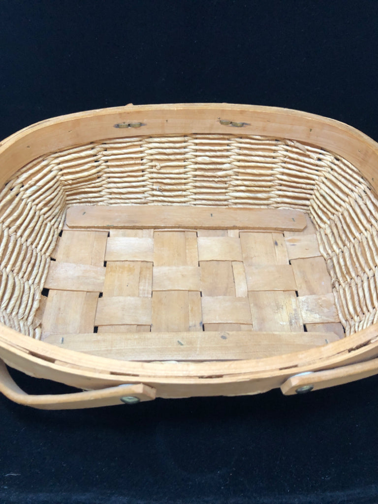 WOVEN BASKET W/2 WOODEN HANDLES.