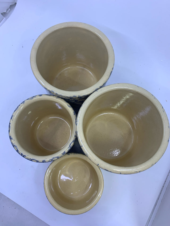 4 BLUE SPONGE CROCKS.