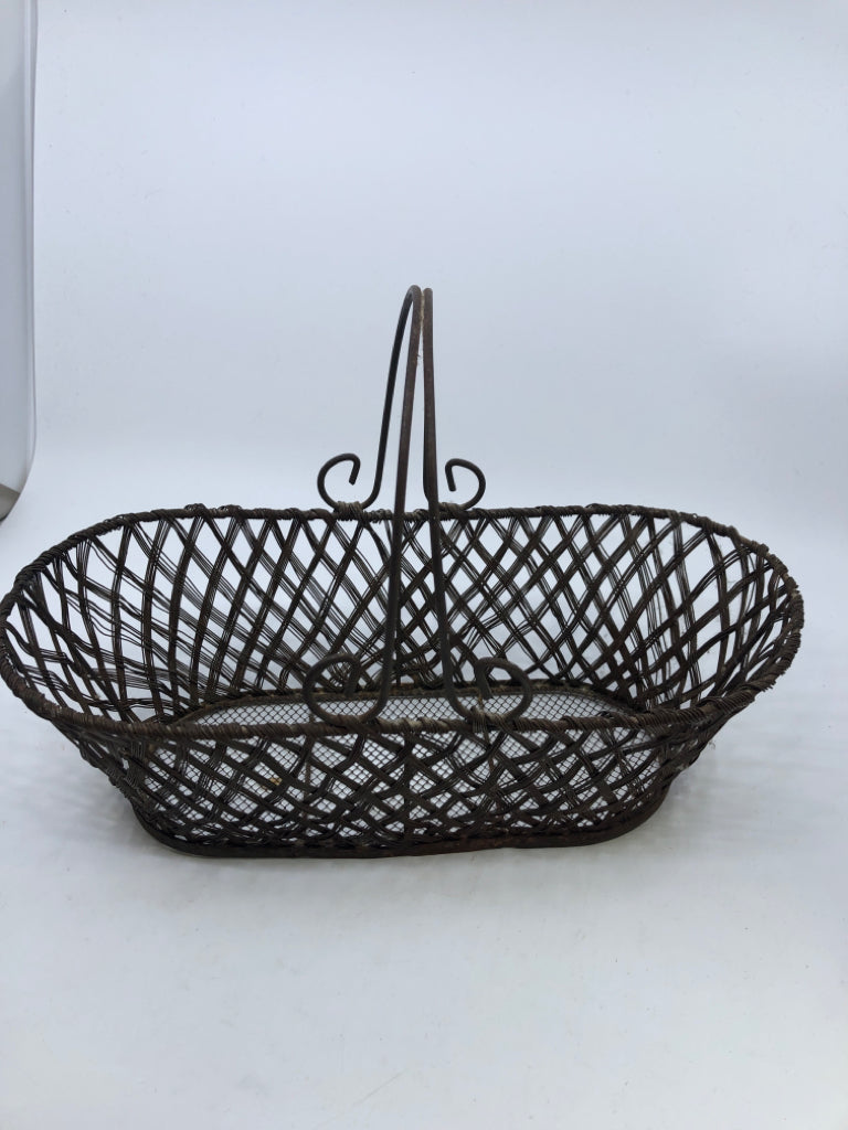 OVAL RUSTED METAL BASKET W HANDLE.
