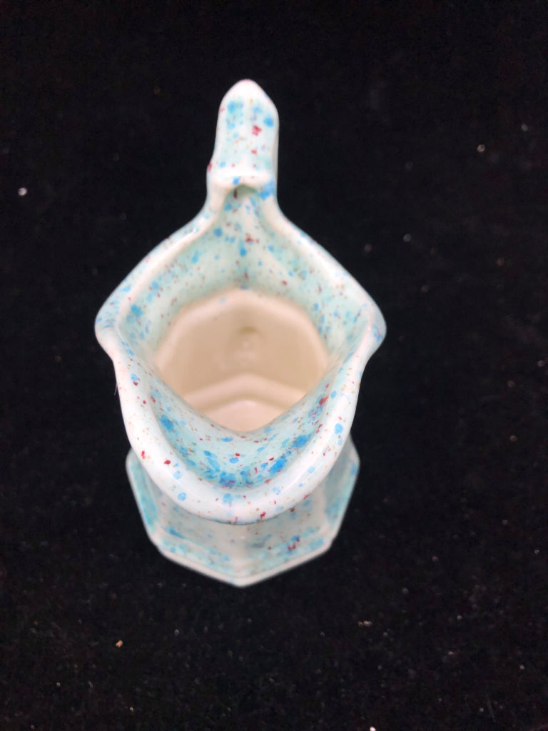 VTG SMALL BLUE SPECKLED CREAMER.