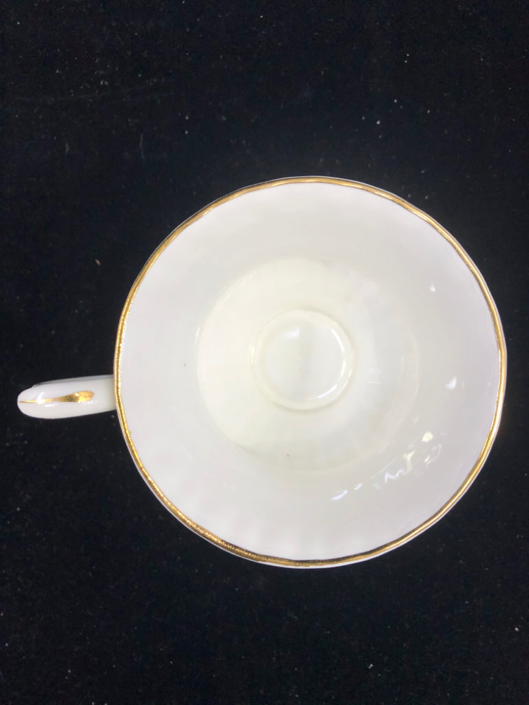 SVC 8 WHITE W GOLD RIM SNACK SET- 8 CUPS, 8 PLATES.