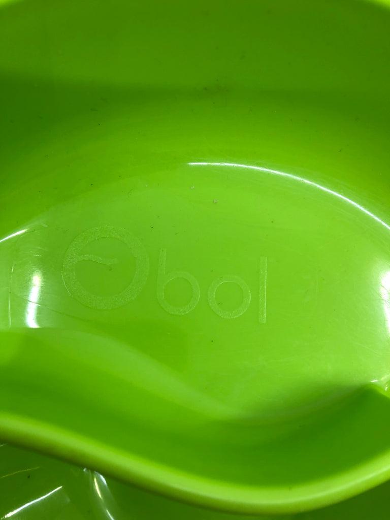 2 GREEN & RED KIDS BOWLS WITH SPOONS.