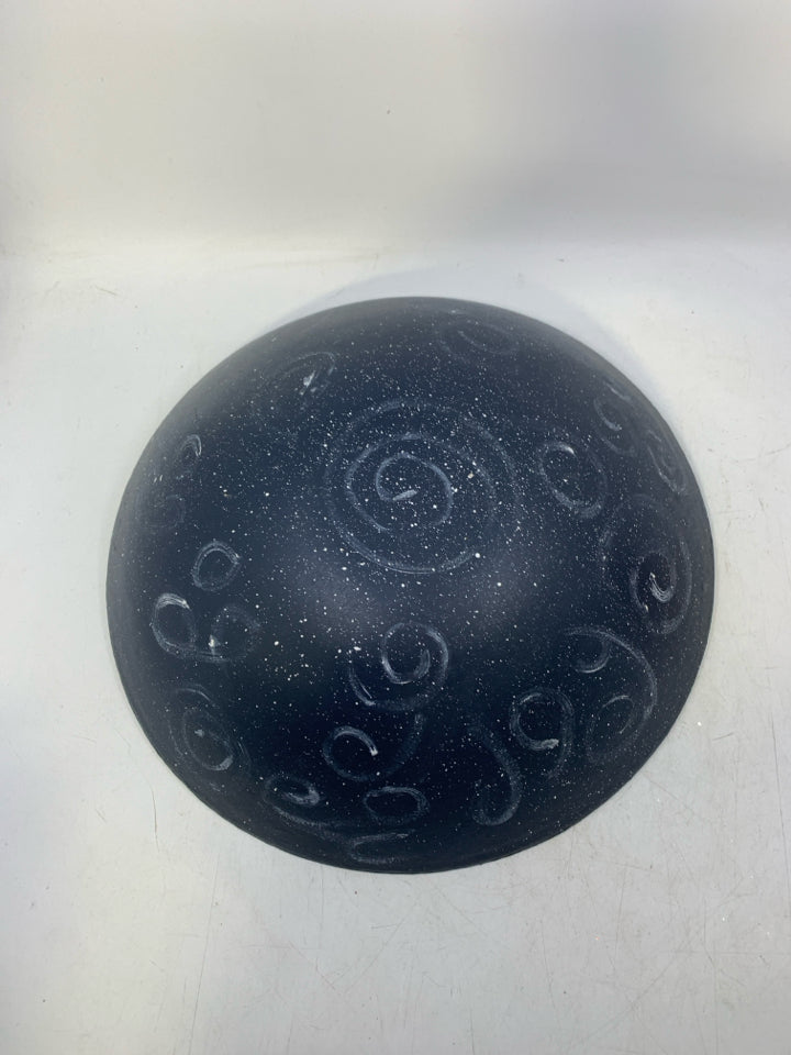 WOOD PRIMITIVE STYLE DARK BLUE BOWL.