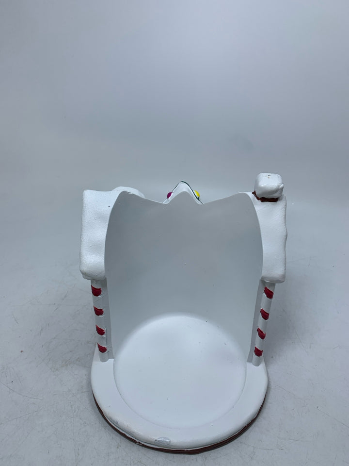 RED SNOWY RESIN HOUSE W/ STRING LIGHTS PILLAR CANDLE PLATE YANKEE CANDLE.