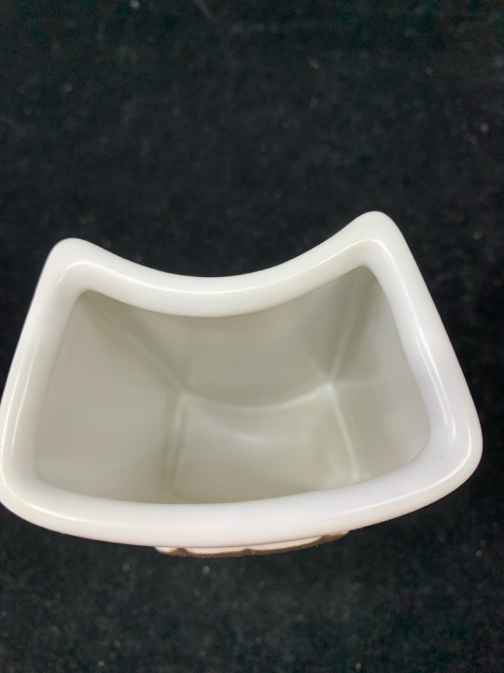 SMALL WHITE CURVED PENCIL CUP.