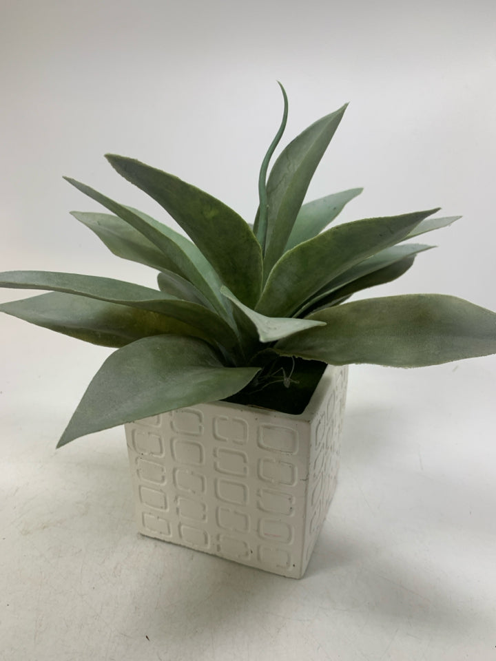 SQUARE PLANTER W/ FAUX LEAVES.