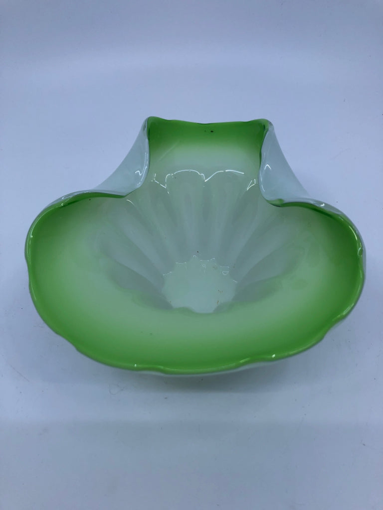 GREEN AND WHITE FOLDED EDGE GLASS DISH.