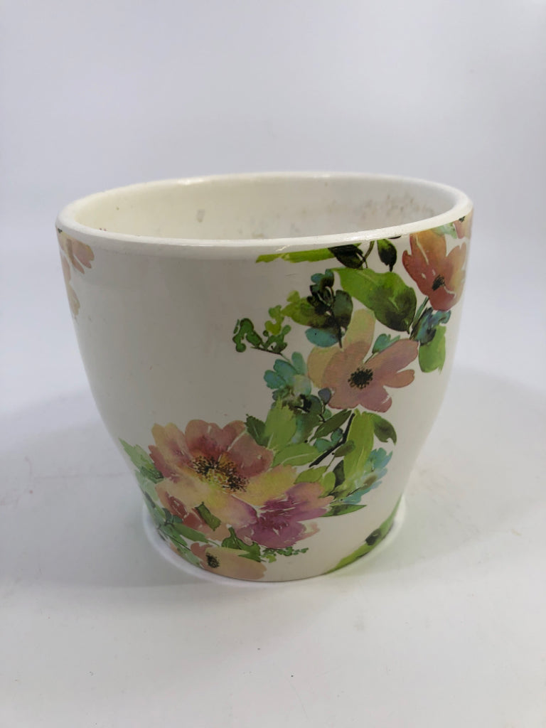 SMALL WHITE FLOWER POT W/ RED FLOWER & LEAF DESIGN.