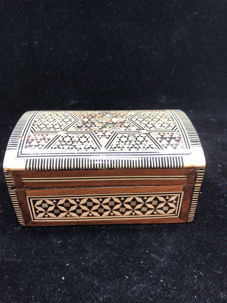 STAR OF DAVID MOTHER OF PEARL TRINKET BOX.