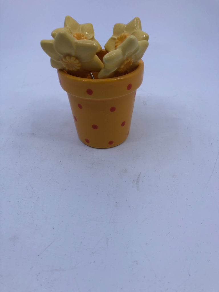 5 PC YELLOW FLORAL TOOTHPICK SET.