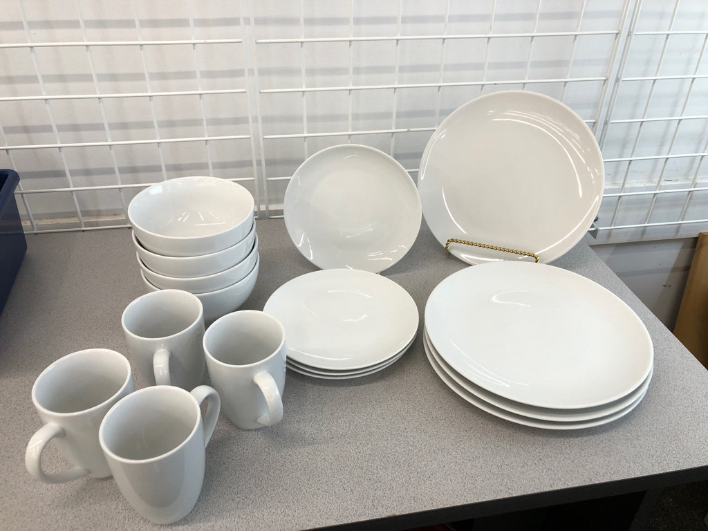 16PC DINNER SET SERVICE FOR 4.
