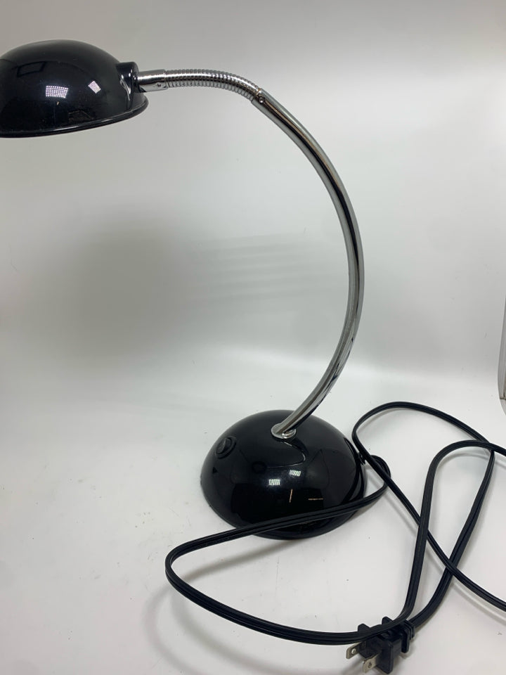 ADJUSTABLE BLACK & METAL DESK LAMP.