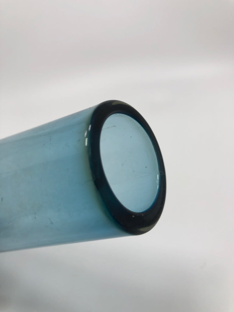 BLUE BLOWN GLASS BUD VASE.