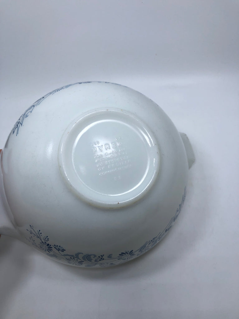 3 VTG COLONIAL MIST CINDERELLA NESTING BOWLS.