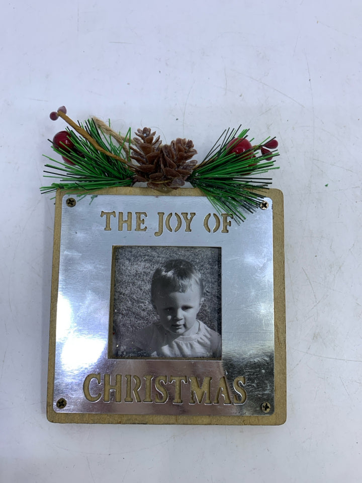 WOOD/METAL "THE JOY OF CHRISTMAS" PICTURE ORNAMENT.