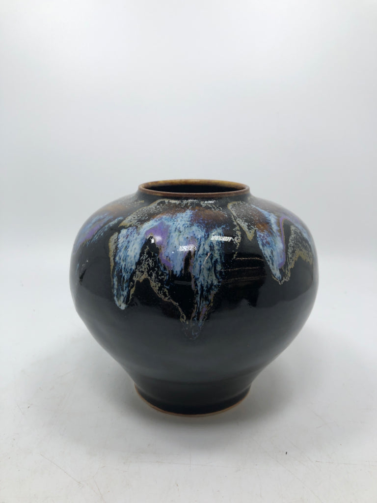BROWN/PURPLE DRIP GLAZE POTTERY VASE.