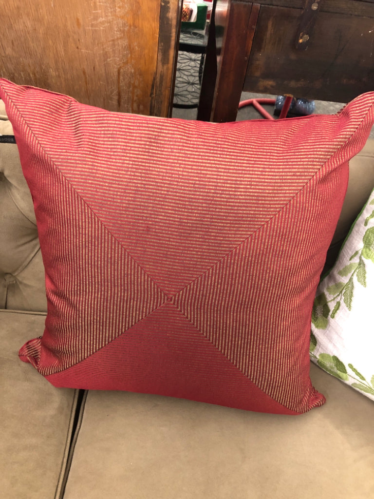 RED PILLOW STRIPED W/GOLD.