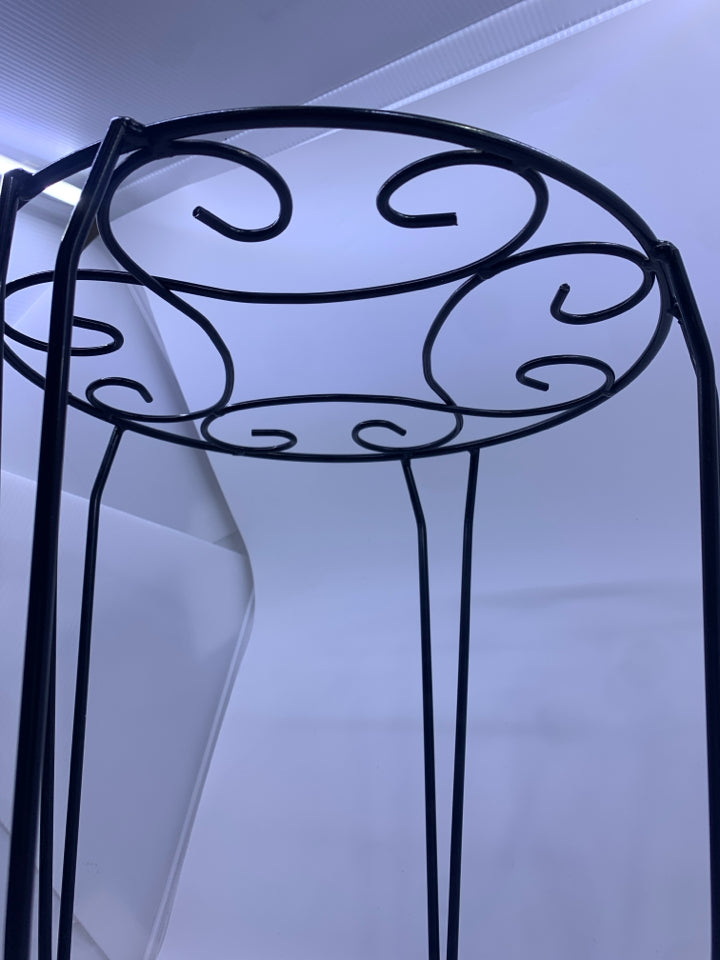 BLACK METAL 4 LEGS PLANT STAND.