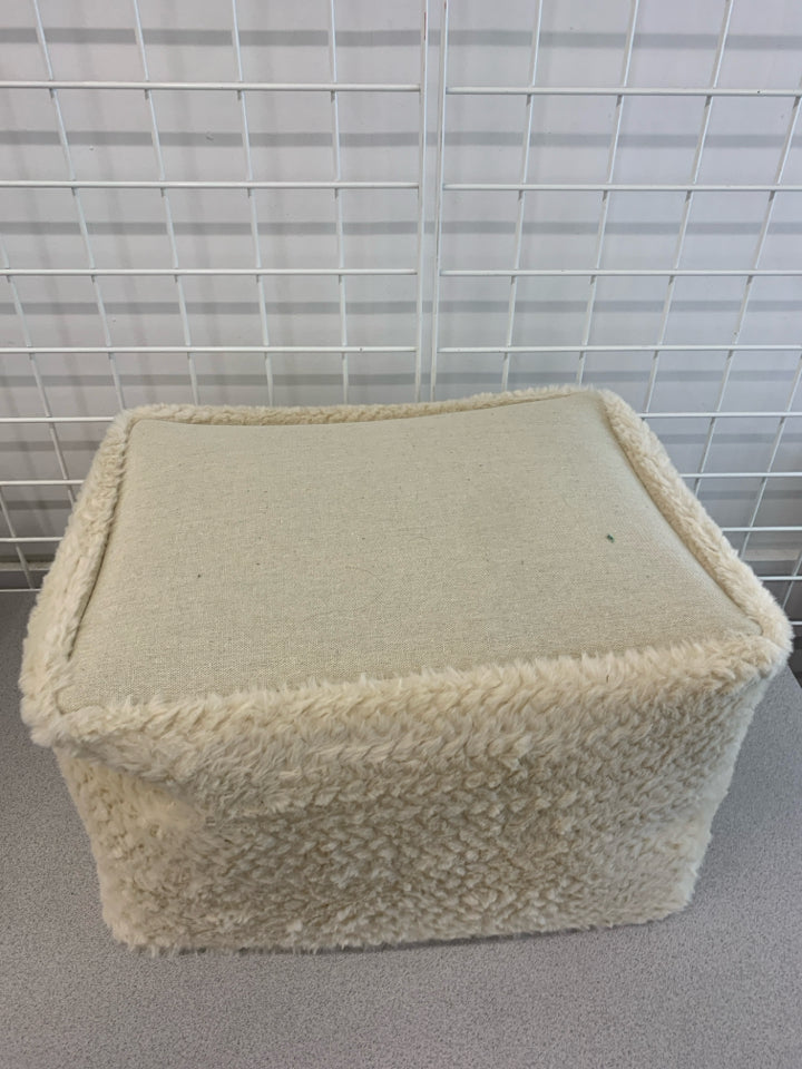 WHITE FLUFFY BASKET.