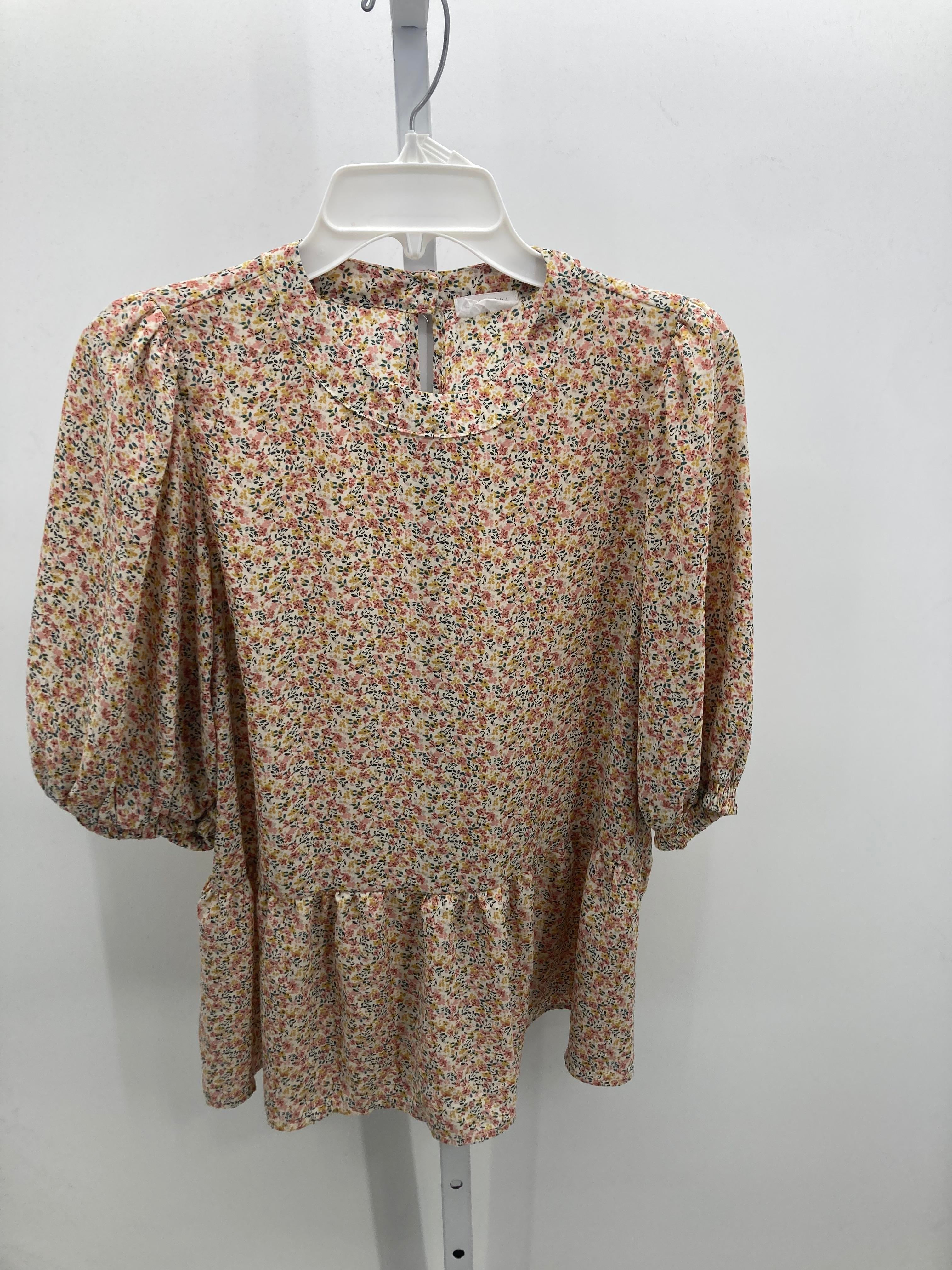Size Medium Juniors Short Sleeve Shirt