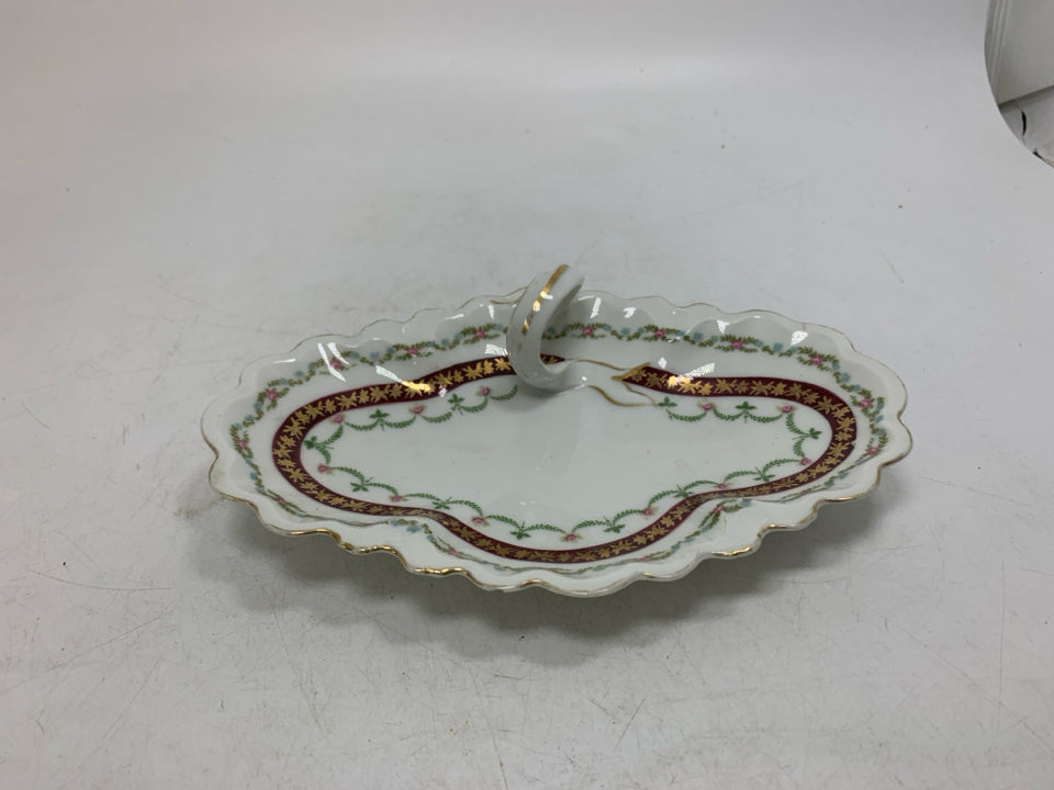 VTG SMALL DISH W/ FLOWERS MARRON BAND RING CATCH W/ HANDLE.