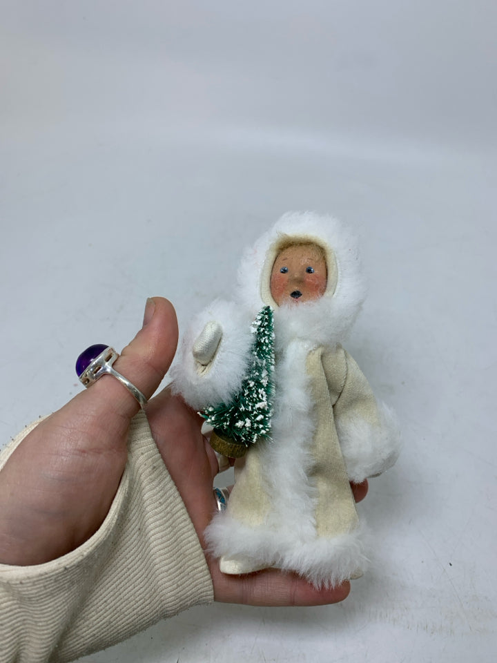 BYER'S CHOICE GIRL W/ WHITE COAT HOLDING TREE 1992.