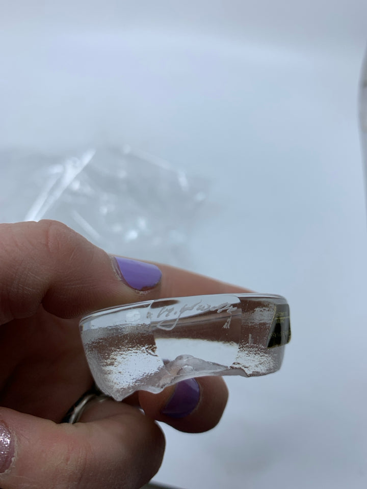 SMALL CRYSTAL CIRCLE W/ ETCHED CAT MATS JONASSON IN BAG.